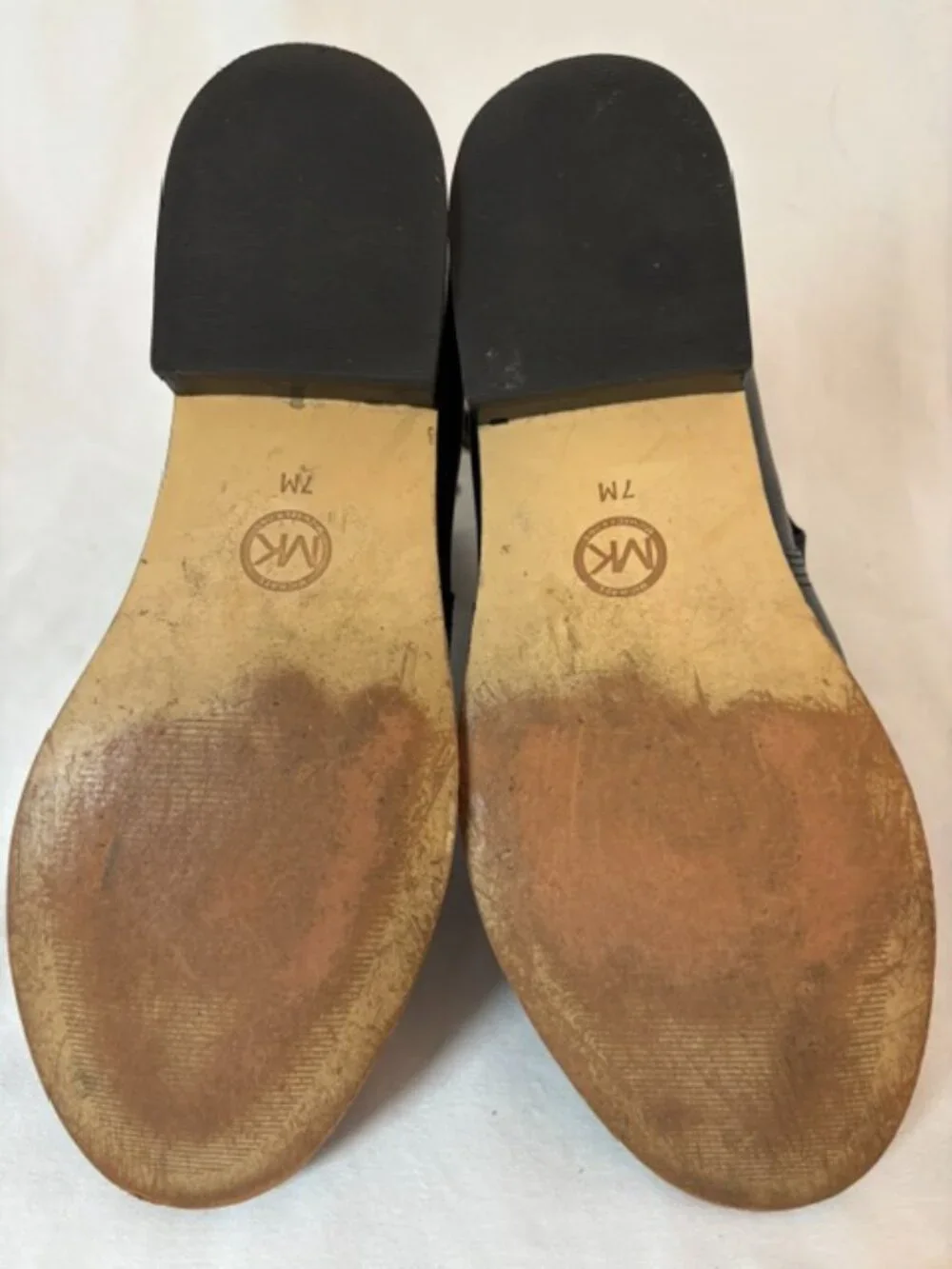MICHAEL Michael Kors Arley Black Leather Ankle Boot w/Gold Logo Plate Size 7M